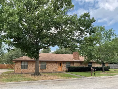 504 S Kirby St, Pilot Point, TX 76258