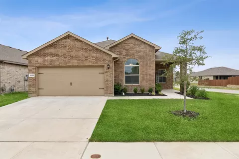 8400 Wildwest Dr, Fort Worth, TX 76131