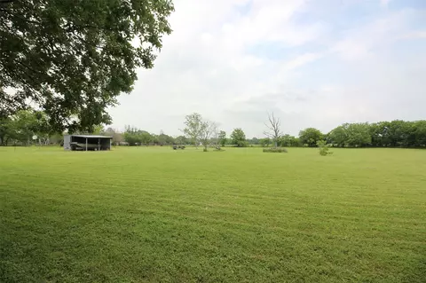 418 S Walker St, Blooming Grove, TX 76626
