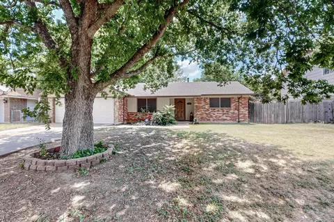 409 Deer Creek Rd, Everman, TX 76140
