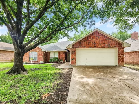 1420 New Haven Dr, Mansfield, TX 76063