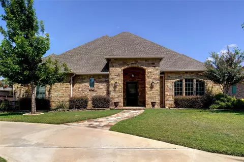 1916 Carrolls Croft Ct, Grand Prairie, TX 75050