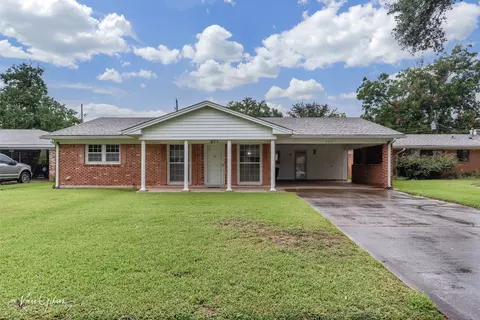 325 Wayne Dr, Shreveport, LA 71105