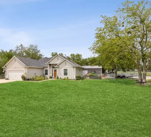 121 E Tutt St, Howe, TX 75459