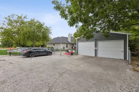 Exterior - 121 E Tutt St, Howe, TX 75459 photo 3 of 3
