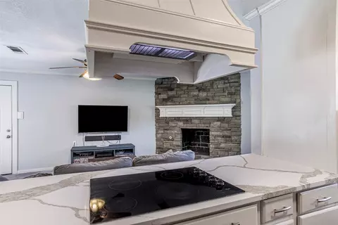 Kitchen - 1009 Irwin Dr, Hurst, TX 76053 photo 3 of 3