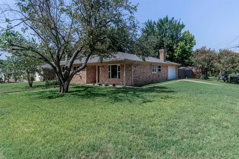 Exterior - 1009 Irwin Dr, Hurst, TX 76053 photo 2 of 7