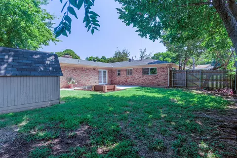 Exterior - 1009 Irwin Dr, Hurst, TX 76053 photo 5 of 7