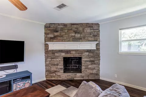 Living - 1009 Irwin Dr, Hurst, TX 76053 photo 3 of 4