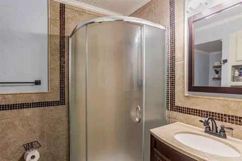 Bath - 1009 Irwin Dr, Hurst, TX 76053 photo 3 of 3