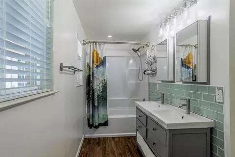Bath - 1009 Irwin Dr, Hurst, TX 76053 photo 1 of 3