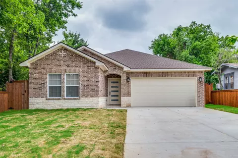 1340 E Maddox Ave, Fort Worth, TX 76104