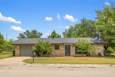 1716 Tulane Dr, Brownwood, TX 76801