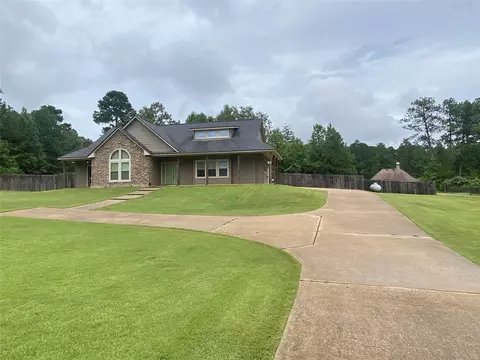 135 Juli Ln, Benton, LA 71006