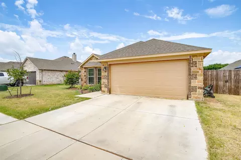 917 E 5th St, Springtown, TX 76082 photo 2