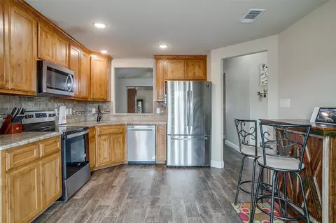917 E 5th St, Springtown, TX 76082 photo 7