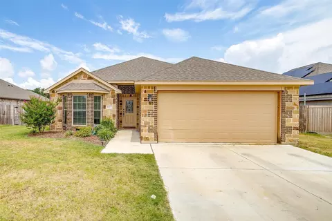 917 E 5th St, Springtown, TX 76082