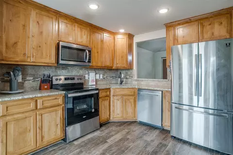 917 E 5th St, Springtown, TX 76082 photo 8