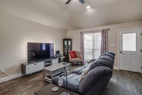 917 E 5th St, Springtown, TX 76082 photo 18