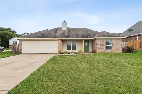 201 Pioneer Dr #B, Keene, TX 76059