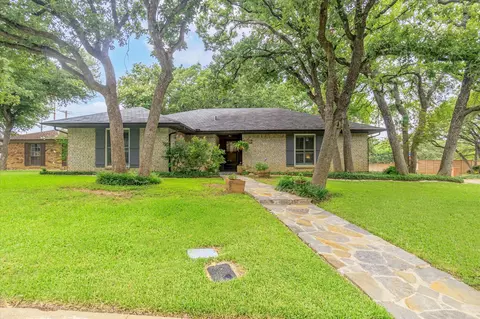 5412 Falcon Wood Ct, Arlington, TX 76016