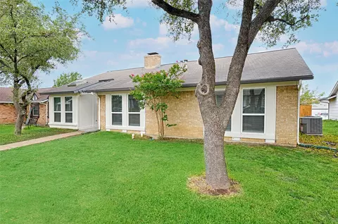 2215 Stonebrook Dr, Carrollton, TX 75007
