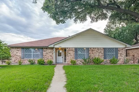 746 Brighton Ln, Garland, TX 75043