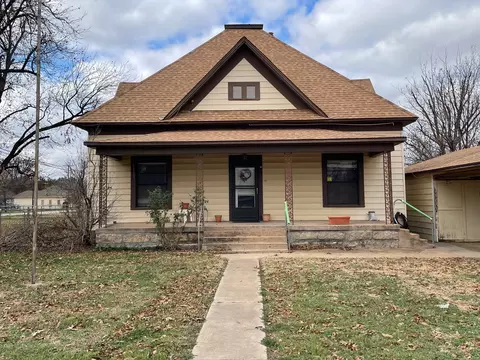 903 Plainview Rd, Seymour, TX 76380