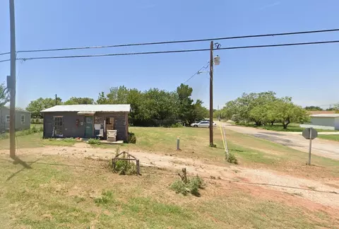 502 Morgan St, Tye, TX 79563