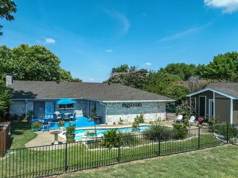 410 Gingerbread Ln, Waxahachie, TX 75165