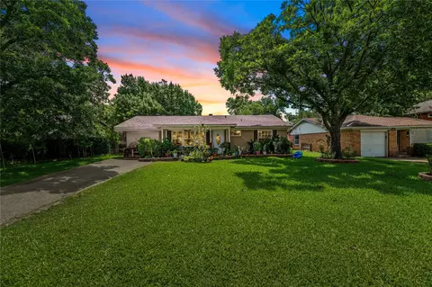 13824 Dennis Ln, Farmers Branch, TX 75234