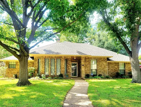 3305 Blue Bell Pl, Richardson, TX 75082