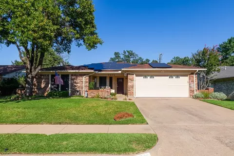 3036 Bluebonnet Ln, Bedford, TX 76021