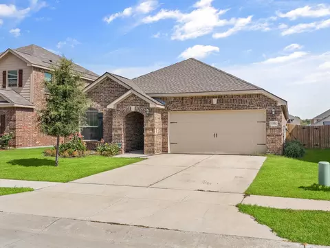 125 Magnolia Dr, Sanger, TX 76266