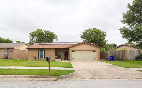 6208 Sunnybrook Dr, Watauga, TX 76148