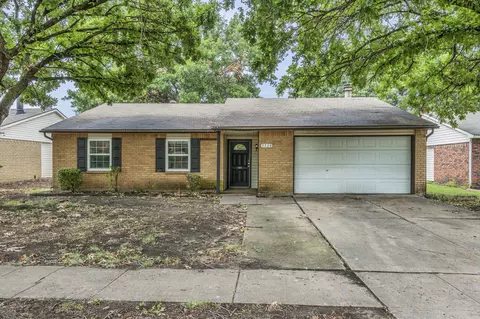 5520 Slay Dr, The Colony, TX 75056