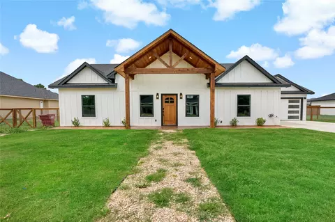 725 Daniel St, Blossom, TX 75416