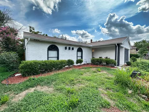 6932 Sandybrook Dr, Fort Worth, TX 76120