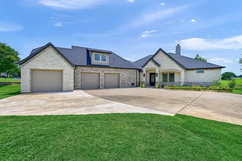 605 Kiowa Dr W, Lake Kiowa, TX 76240