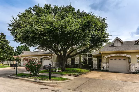 859 Lindbergh Ln, Grand Prairie, TX 75051