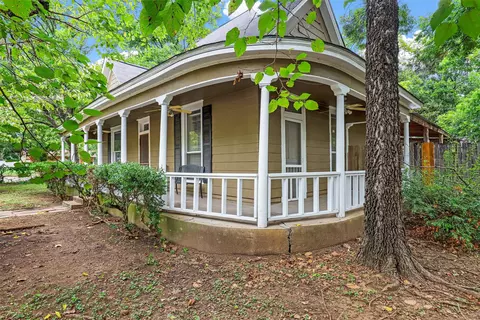 801 S Robinson St, Cleburne, TX 76031