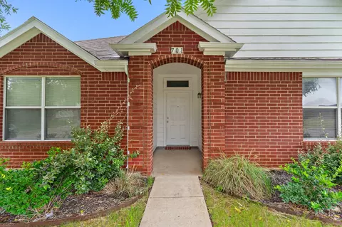 701 Buck Horn Dr, Midlothian, TX 76065