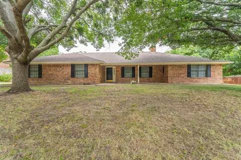 105 Oriole St, Weatherford, TX 76086