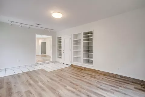 605 E Mitchell St, Arlington, TX 76010 photo 11