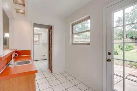 605 E Mitchell St, Arlington, TX 76010 photo 12