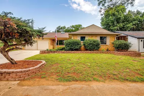 605 E Mitchell St, Arlington, TX 76010