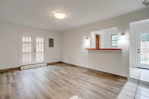 605 E Mitchell St, Arlington, TX 76010 photo 9
