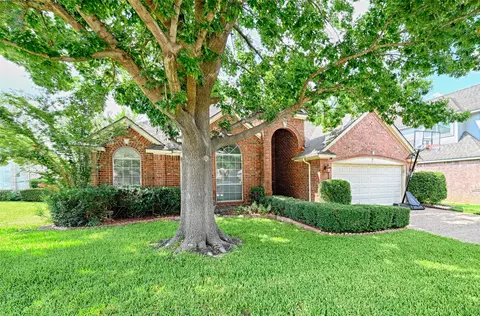 2609 Heather Brook Ct, Bedford, TX 76021