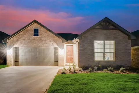3526 Austin St, Gainesville, TX 76240