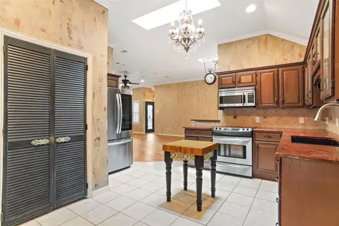 Kitchen - 416 Milla Ln, Euless, TX 76039 photo 3 of 3